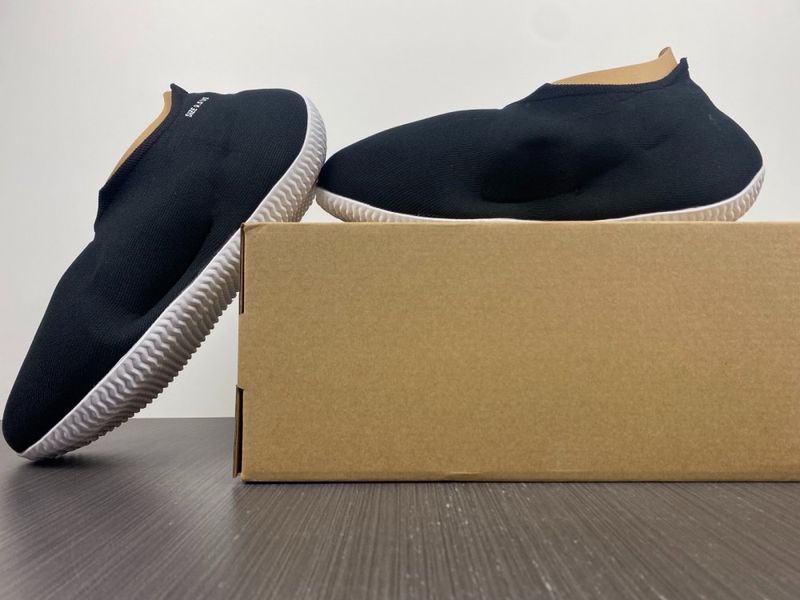 【Free shipping】Yeezy Knit Runner Black GW5354