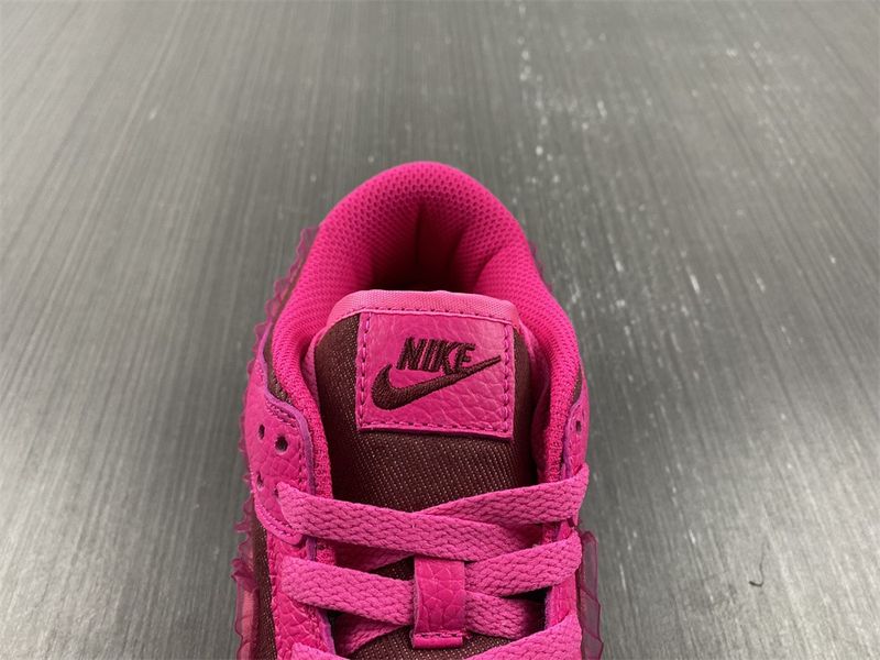 Dunk Low Valentine's Day (2022)   DQ9324-600
