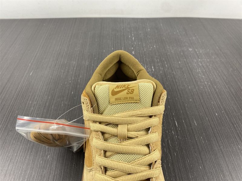 SB Dunk Low Wheat 883232-700