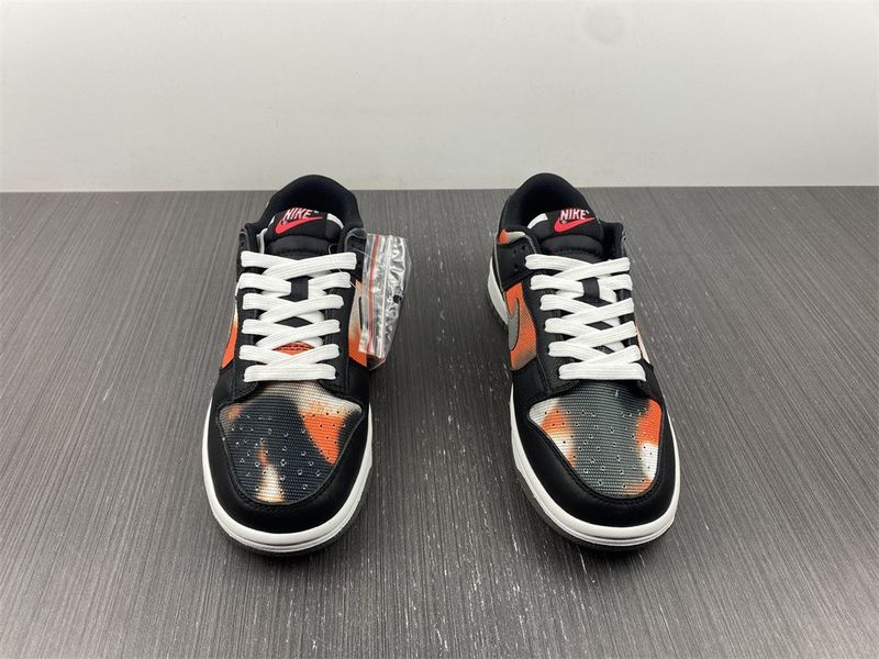 Dunk Low Graffiti Black Red  DM0108-001