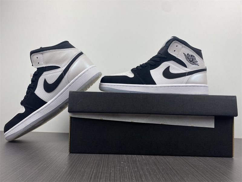 Air Jordan 1 Mid Diamond Shorts  DH6933-100