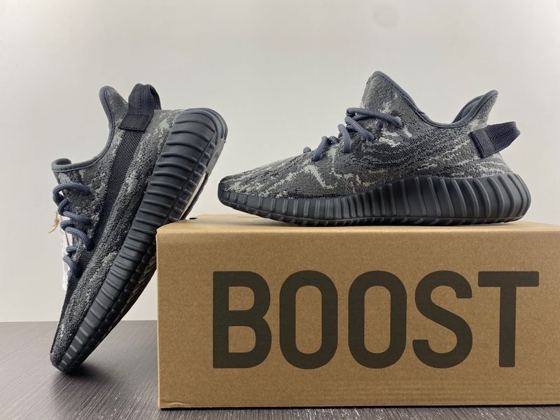 Yeezy Boost 350 V2 ID4811