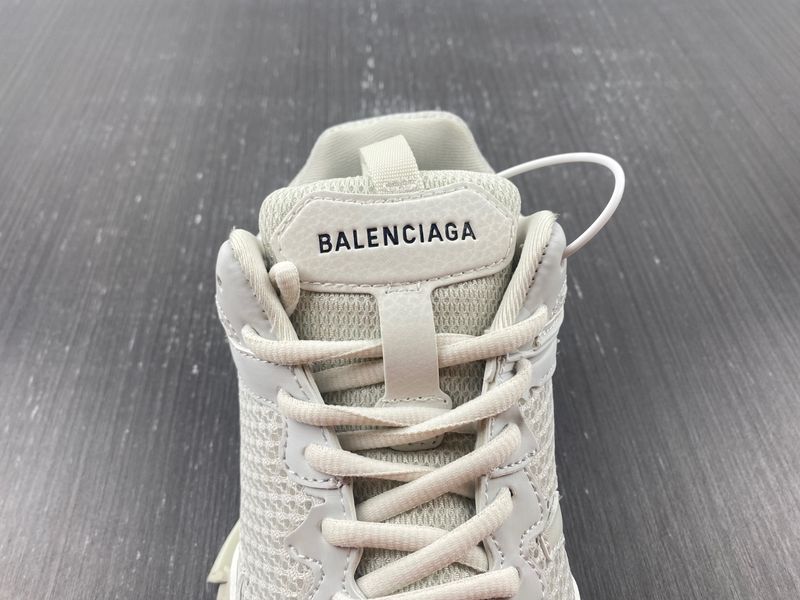 B*alenciaga Track AM221112-8