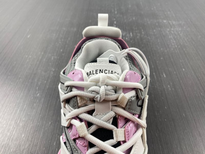 B*alenciaga Track AM221112-3
