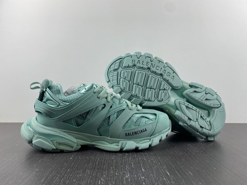 B*alenciaga Track AM221112-5