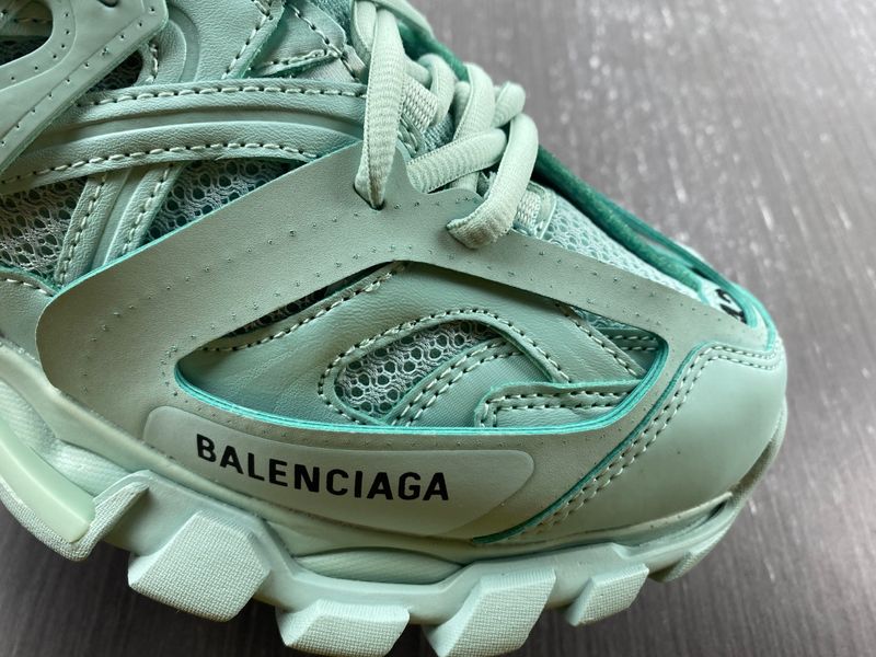 B*alenciaga Track AM221112-5
