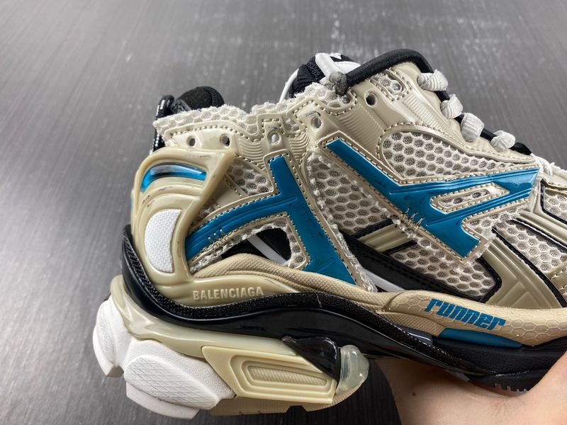 B*alenciaga runner AM221225-5