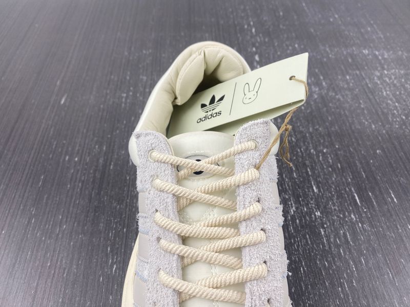 Campus Light Bad Bunny Cream  FZ5823
