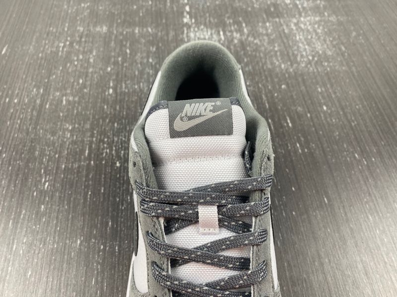 SB Dunk Low Gery Gum FV0389-100