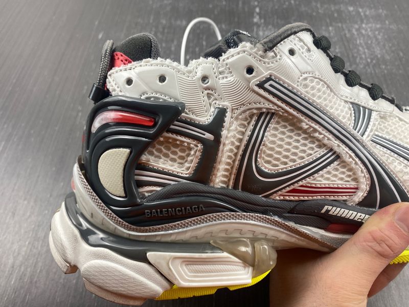 B*alenciaga runner AM 20230907-3