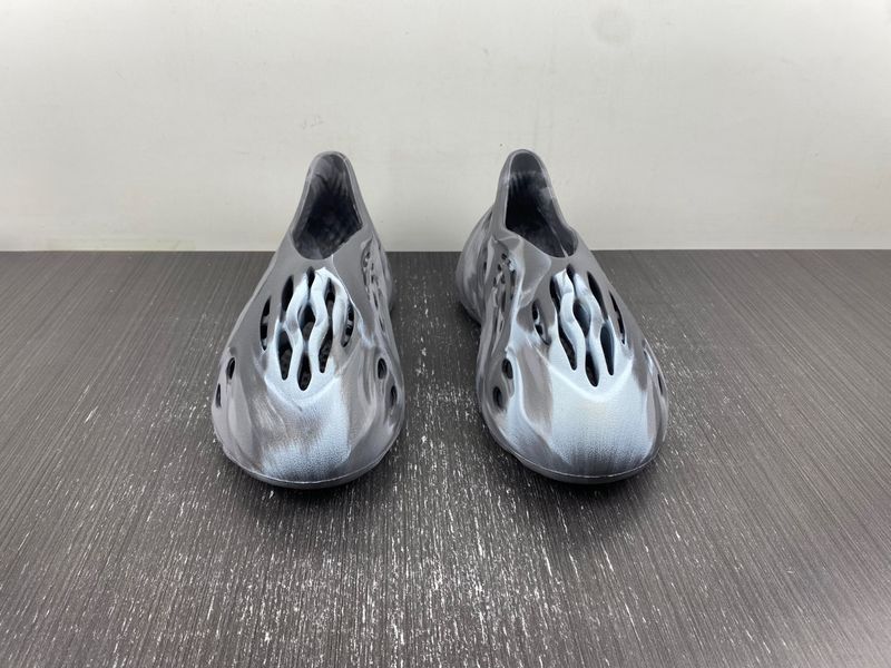 Yeezy Foam RNR MX Granite  IE4931