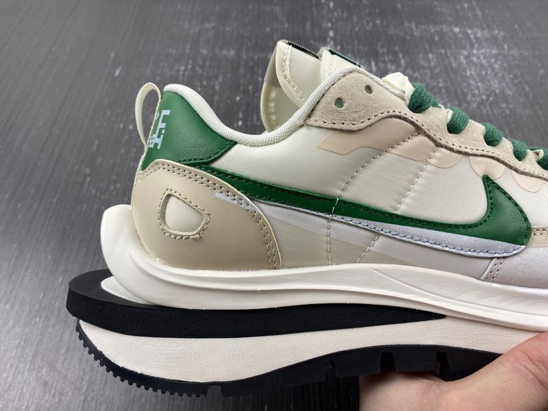 VaporWaffle Tour Green sacai DD1875-102