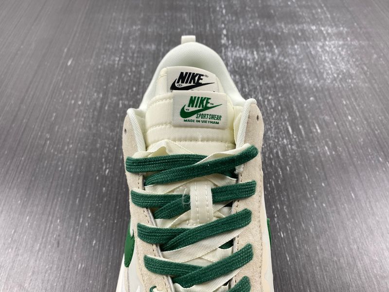 VaporWaffle Tour Green sacai DD1875-102