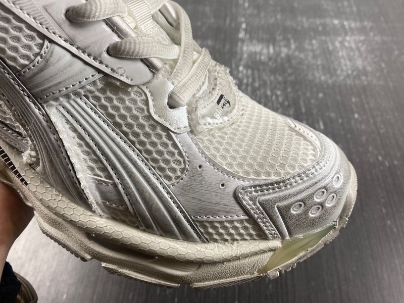 B*alenciaga runner AM 20231219-13