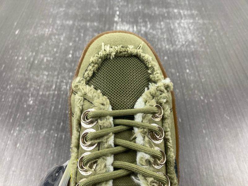 Campus 80s Song for the Mute Olive  ID4792