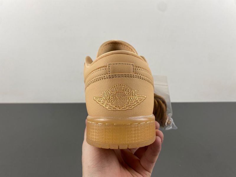 Air Jordan 1 Low SE Sand  FZ3972-294