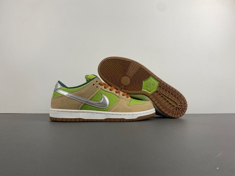 SB Dunk Low Escargot FQ7585-200