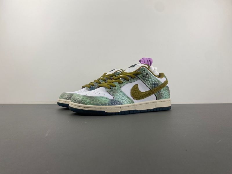 SB Dunk Low Alexis Sablone Chameleon  HJ3386-300