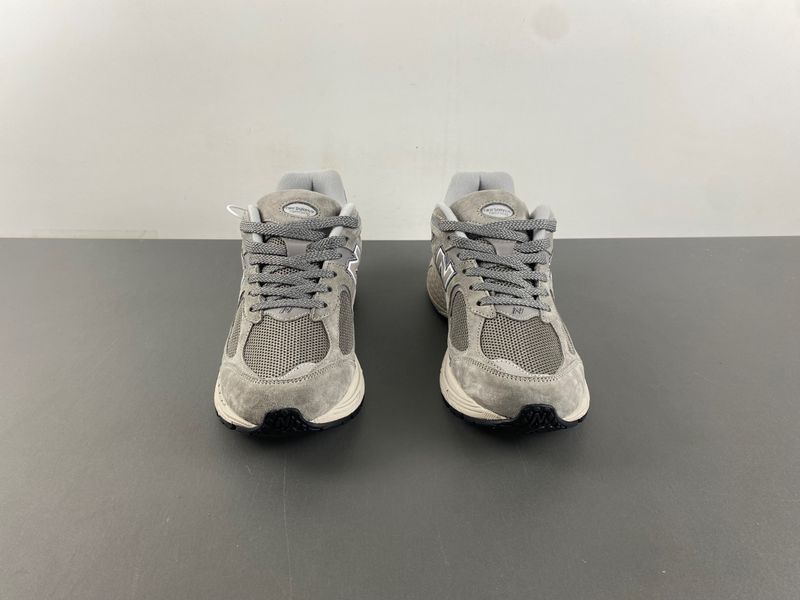New Balance 2002R Marblehead Light Aluminum  ML2002RC