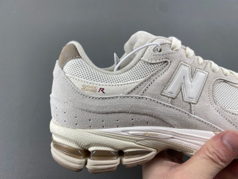New Balance 2002R Beige M2002RHX