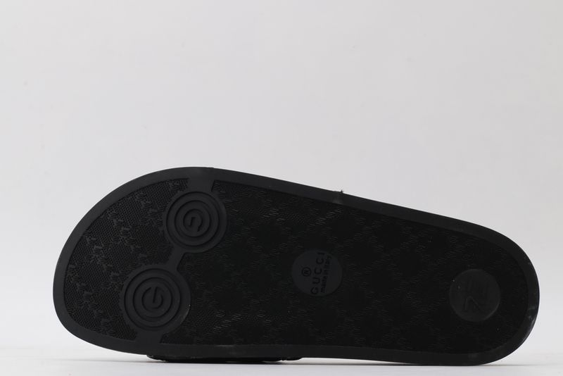 G*cci Sandals