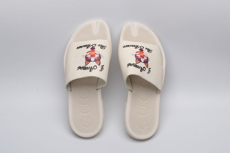 G*cci Sandals