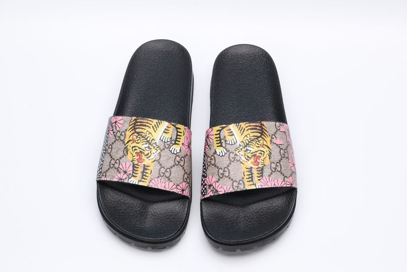 G*cci Sandals