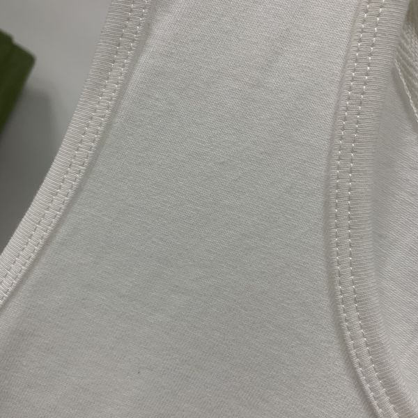 E*ssentials Vest Top Quality WM 20230626-55
