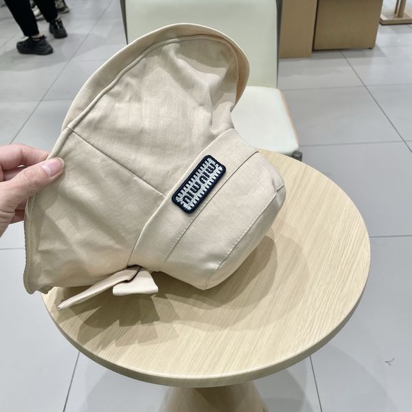 M*iuMiu  Hats Top XX20250411-17