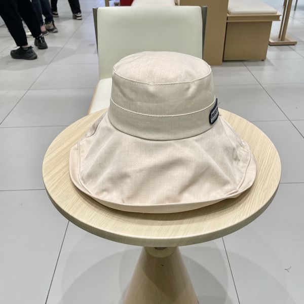 M*iuMiu  Hats Top XX20250411-17